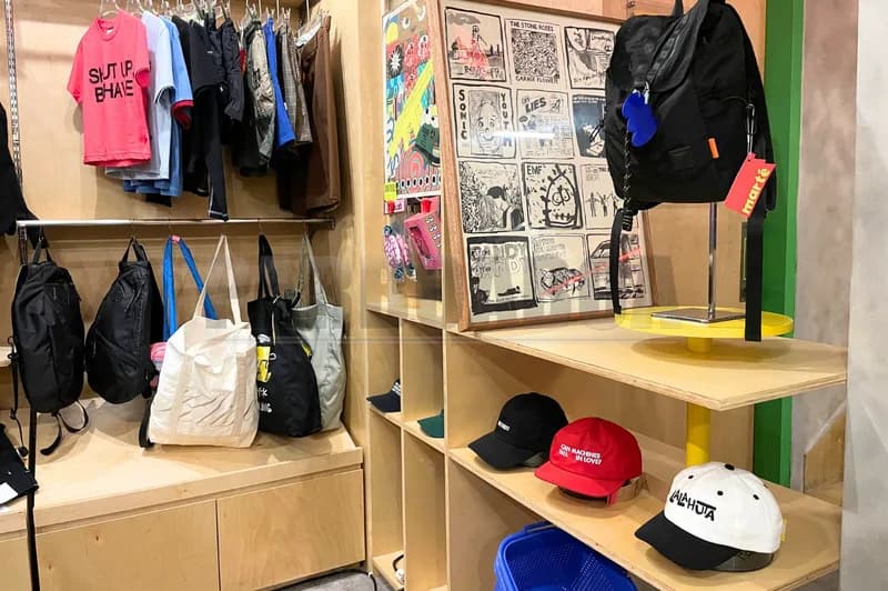 Koleksi fashion skena di toko Marte Blok M (Foto: PARBOABOA/Defri Ngo)