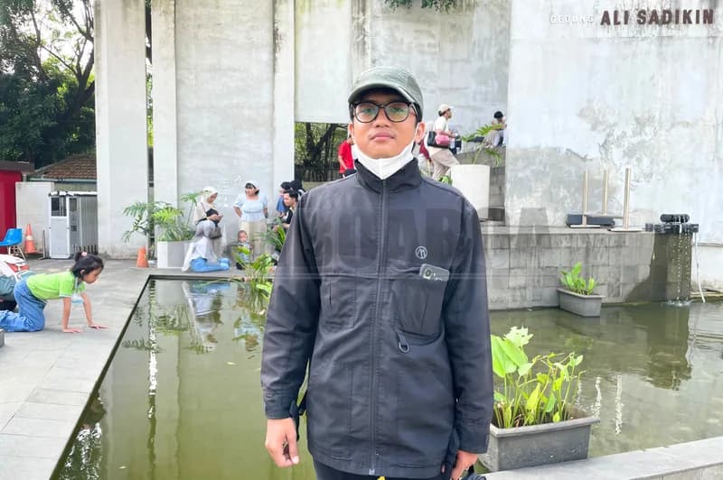 Christian mengungkapkan ketidaknyaman dengan adanya praktik parkir liar (Foto: PARBOABOA/Defri Ngo)