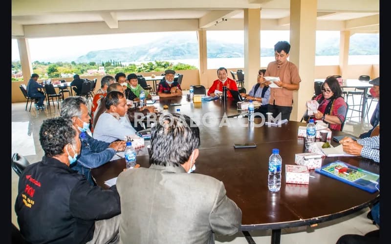 Seminar di Parbaba, Pulau Samosir, ihwal titik nol peradaban Batak Toba (Foto: P. Hasudungan Sirait/PARBOABOA)