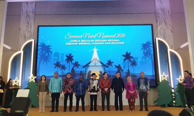 Menteri Agama RI, Nasarudin Umar beserta tokoh nasional dan pemuka agama dalam kegiatan Seminar Natal Nasional 2024 yang diselenggarakan di Auditorium HM Rasjidi, Jakarta Pusat, Kamis (19/12/2024). (Foto: PARBOABOA/Dhoni)