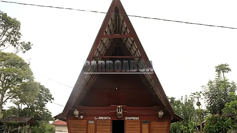 Rumah adat Masyarakat Adat Sihaporas (Foto: Agnes/PARBOABOA)