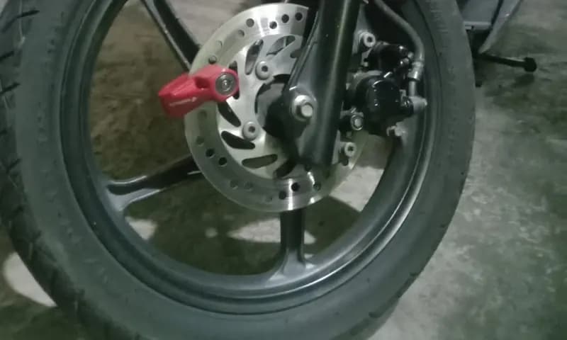 Tips-tips memilih dan membeli ban motor. (Foto: PARBOABOA/Rian)