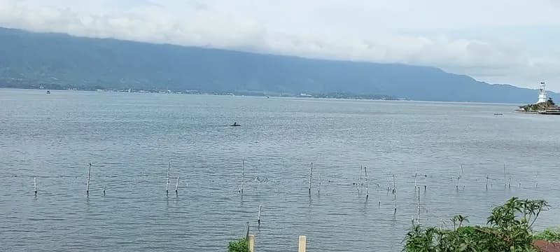 Pantai menghampar di Siburakburak (Foto: P.Hasudungan Sirait/Parboaboa)
