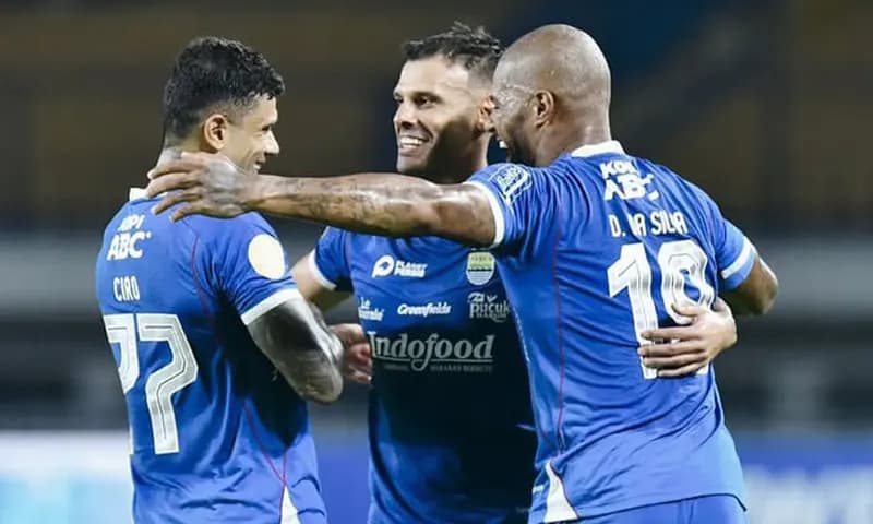 Laga antara Persib Bandung vs Malut United di Stadion Gelora Bandung Lautan Api pada Jumat malam, 13 Desember 2024. (Foto:Instagram/@persib)